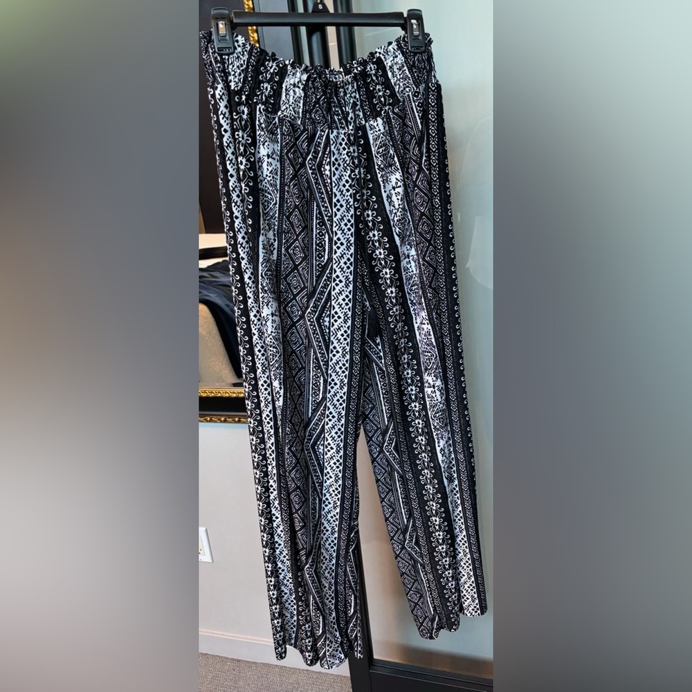 Black and White Wide Leg Pants. Unknown brand